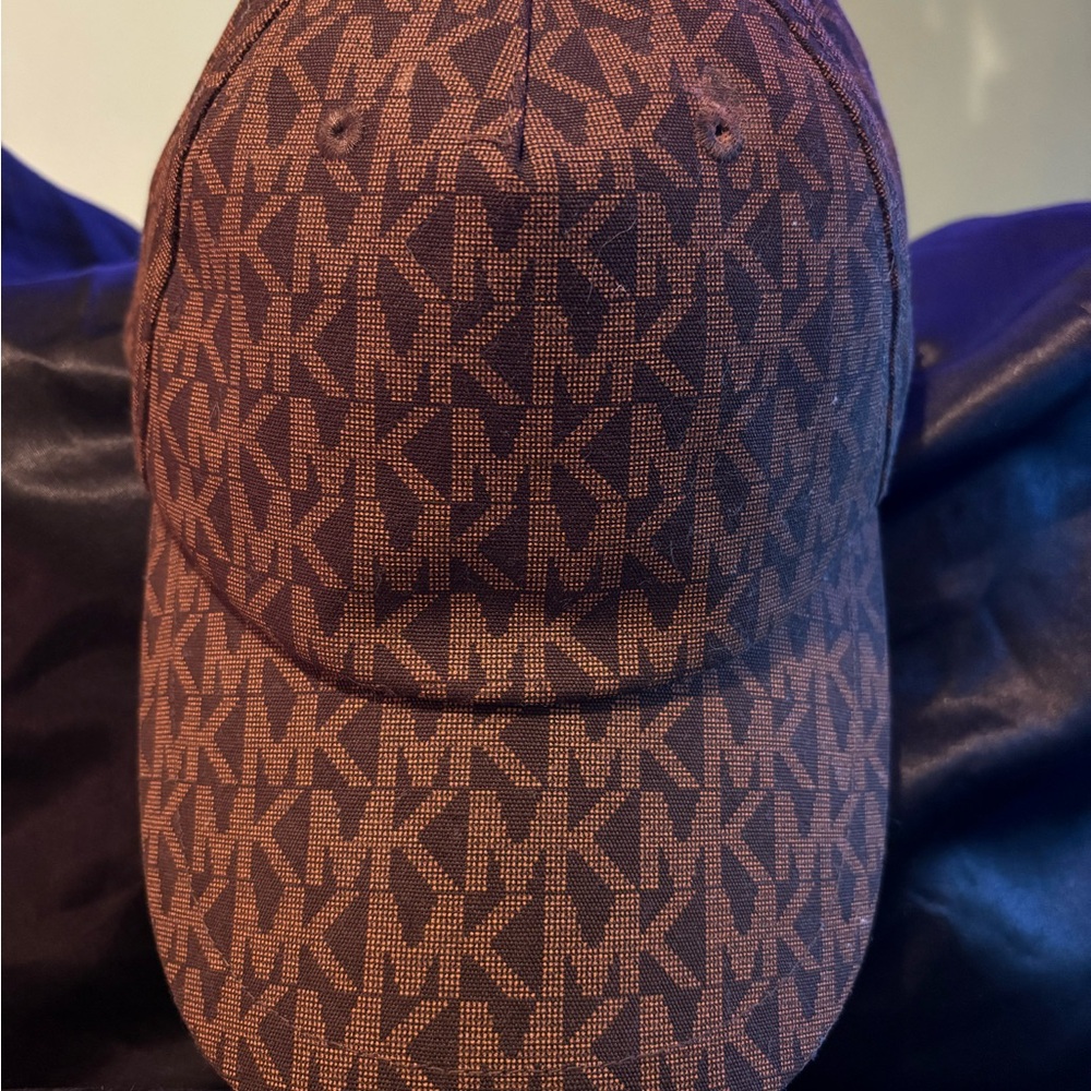 🆕Micheal Kors Baseball Logo Hat
